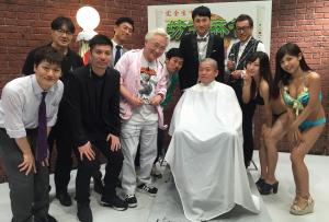 最下位になった堀江氏はその場で丸刈りに