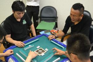 大将戦を戦うCA藤田氏（左）とセガ名越氏