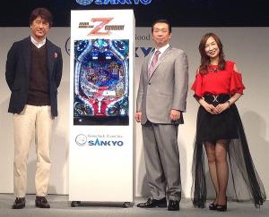 ＳＡＮＫＹＯの発表会に登場した草刈正雄（左）と森口博子（右）