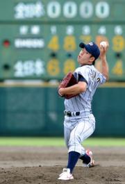 新日本石油打線を３回４安打２失点に抑えた斎藤（撮影・水谷安孝）