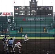 ９回表全慶大２死、青山を見逃しの三振に仕留め３連続三振で締めた斎藤