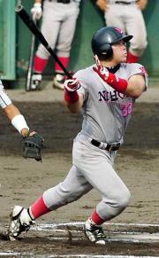 県リーグ最終戦で右中間本塁打を放った日大国際関係の松井