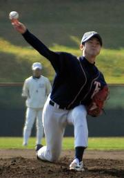 東北福祉大の３年生右腕石山は３回をパーフェクトに抑えた