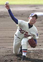 大阪桐蔭を完封で下した神戸国際大付・岡本（撮影・岡潤一）