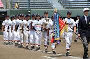 横浜を破り優勝し閉会式で行進する木更津総合ナイン