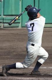 ８回表ＰＬ学園２死二、三塁、３点本塁打を放つＰＬ学園・勧野