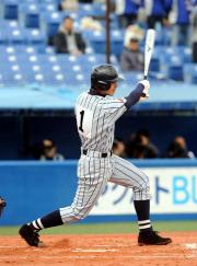 東海大相模のエース一二三は打っても先制適時打（撮影・柴田隆二）