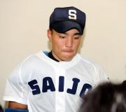 サヨナラ負けを喫し悔しそうな表情を見せる西条の秋山(撮影・藤田啓輔)