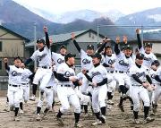 春夏通じて初の甲子園出場が決まった山形中央ナイン