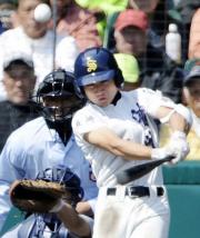 【清峰－花巻東】７回、清峰は橋本が決勝二塁打を放つ（共同）