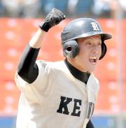 沖野は３試合連発となる３点本塁打を放ちガッツポーズ（撮影・倉掛優一）