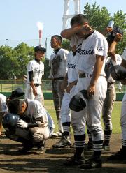 決勝で菰野に敗れた宇治山田商ナイン（撮影・上野竜一）