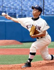 完投で日大鶴ケ丘を18年ぶりの優勝に導いた山地(撮影・浅見桂子)