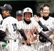 ７回裏鎮西学院１死二塁、高月の内野安打で二塁走者庄崎が生還しコールド
