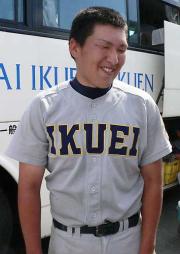 勝利に貢献した仙台育英の木村は笑顔