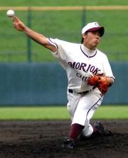 盛岡中央の品川は、気迫のこもった投球を続ける