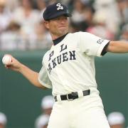 高校時代のユニホームで甲子園に立つ桑田氏