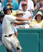 5回裏鹿児島実1死満塁、田野尻は左越えに満塁本塁打を放つ
