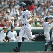 一塁走者の松本が二盗を試み相手守備のエラーを誘い三塁走者の戸狩が生還