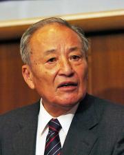桐生一の出場について会見する脇村日本高野連会長(撮影・奥田泰也)
