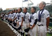 笑顔で甲子園球場に最後のあいさつをする準優勝の常葉菊川ナイン