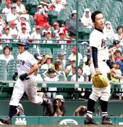9回裏鳴門工1死満塁、松浦(左)にサヨナラ適時打を打たれた本荘の池田