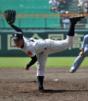 8回からマウンドに上がり1失点も好投した東北・清原(撮影・倉掛優一)