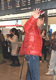 2年目のシーズンに向け渡米する上原(撮影・小沢裕)