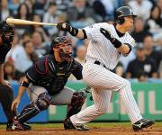 １回裏ヤンキース１死一、二塁、中前打を放ち連続試合安打を伸ばした松井