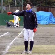 練習中にリラックスした表情を見せる田沢