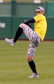 神戸での自主トレを公開しキャッチボールするイチロー（撮影・加藤哉）