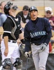 ７回、左飛に倒れたマリナーズ・イチロー（共同）
