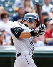７回表、イチローは右に二塁打を放つ（撮影・浅見桂子）