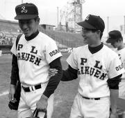 ＰＬ学園高時代の桑田（右）、左は清原（８４年撮影）