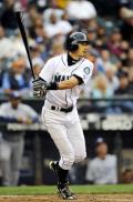 イチロー４安打、８年連続200本へＭ49