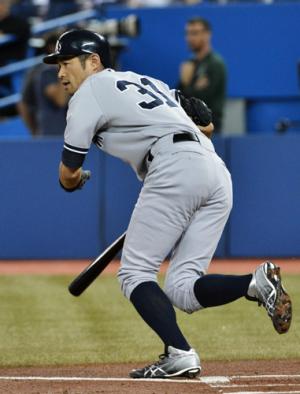 1回、中前打を放つヤンキース・イチロー(共同)