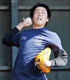 今年初めてブルペンに入り、熱のこもった投球を披露した上原(撮影・高田文太)