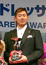 日本ジュエリー・ベストドッレサー賞を受賞した松坂大輔(撮影・たえ見朱実)