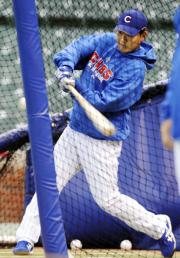 ドジャースとの地区Ｓ第１戦を控え、打撃練習をするカブス福留（共同）