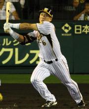 【阪神-中日】3回裏、逆転3ランを放つ金本(撮影・上田博志)