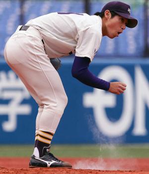 完投したものの、２失点で敗戦投手となった明大・野村（撮影・江口和貴）
