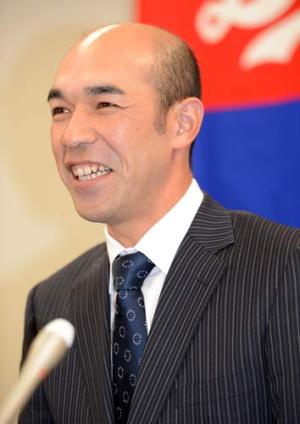 現状維持で契約を更改し会見で笑顔を見せる和田(撮影・前岡正明)