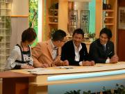 テレビ番組に出演した立浪（右から２人目）と井端（撮影・鈴木忠平）