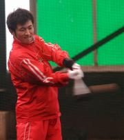 大野練習場で打撃練習に汗を流す梵(撮影・倉掛優一)