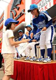 イベントに参加した神戸9クルーズの吉田えり(撮影・河南真一)