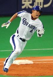 5回裏、藤井は左翼線二塁打を放ち激走する(撮影・桜井希望)