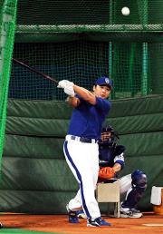 東京へ移動前、特打ちを実施して打ち込んだ森野（撮影・清水貴仁）