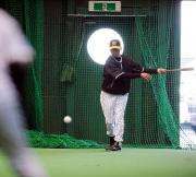 ノックを行う真弓監督(撮影・河南真一)