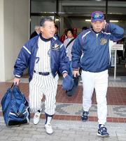 イベントに参加した岡田監督と福本氏(左)(撮影・加藤哉)