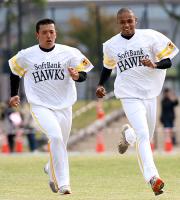 大隣（左）と内田はランニングで汗を流す（撮影・藤尾明華）